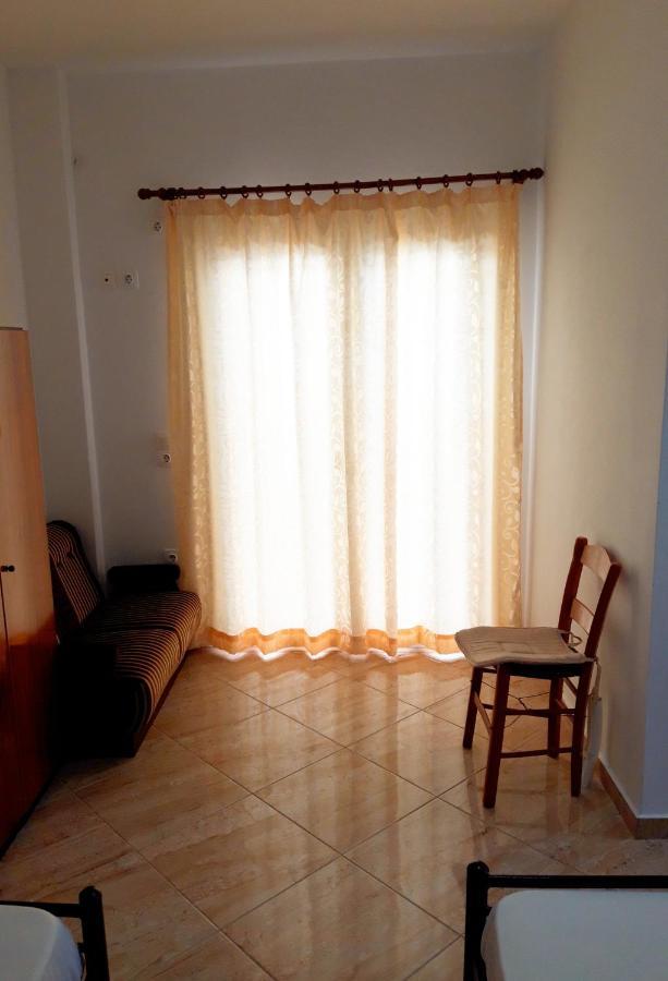 Ενοικιαζόμενα Δωμάτια Γεωργία Σταμούλου Roviés Eksteriør bilde