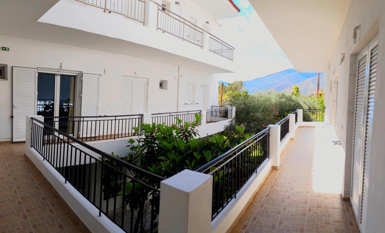 Ενοικιαζόμενα Δωμάτια Γεωργία Σταμούλου Roviés Eksteriør bilde